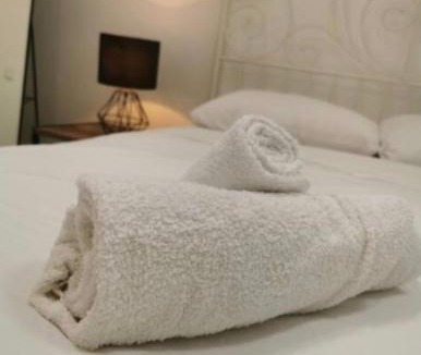 Hornsby House | 2bd 2bth Modern House close 2Train&Westfield