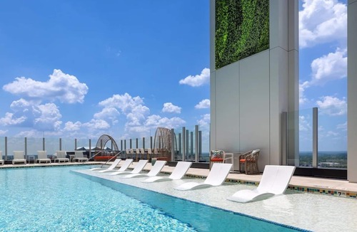 Fairlie-Poplar Historic District Condo | 2BD/Atlanta - Downtown w/Rooftop Pool and Pool Bar!