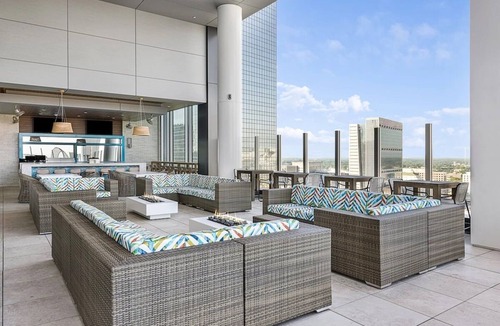 Fairlie-Poplar Historic District Condo | 2BD/Atlanta - Downtown w/Rooftop Pool and Pool Bar!
