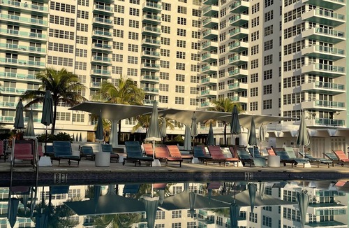 Mid Beach Apartment | 2bd Beachfront Master Ste, Bay View w/balcony, Pool, nearby dining, beach access