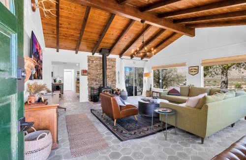 Morongo Valley House | 2bd cabin on ridge with mountain views