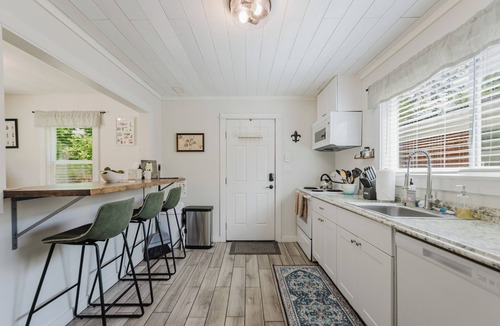 Wyandotte House | 2bd Charming Bungalow Near Events