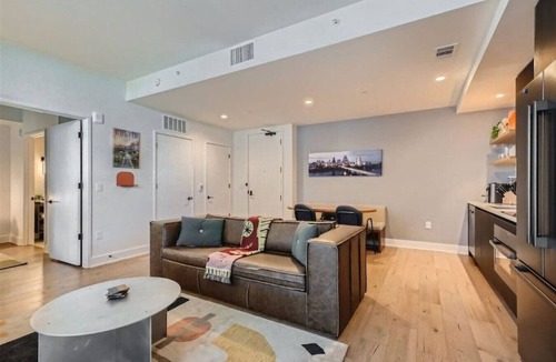 Rainey Street Historic District Condo | 2BD Condo-Rainey St-Best views-RT Pool