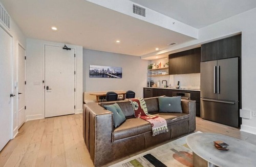 Rainey Street Historic District Condo | 2BD Condo-Rainey St-Best views-RT Pool