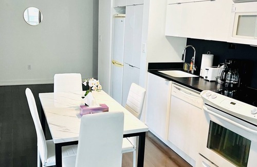 CityPlace Condo | 2BD Condo W Free Parking Near CN Tower