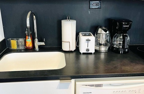 CityPlace Condo | 2BD Condo W Free Parking Near CN Tower