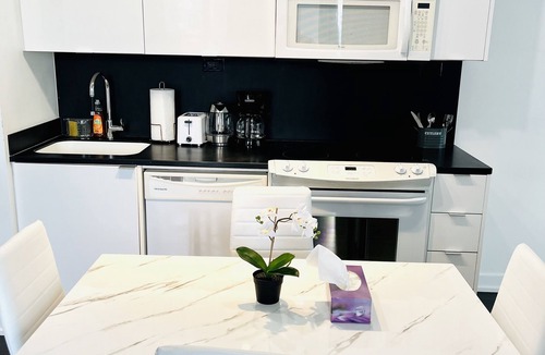 CityPlace Condo | 2BD Condo W Free Parking Near CN Tower