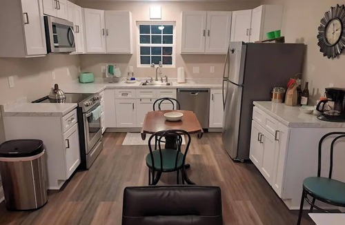 Durham House | 2bd Cottage, less than 2miles-DPAC, Duke, NCCU. Surprisingly close to everything