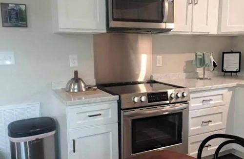Durham House | 2bd Cottage, less than 2miles-DPAC, Duke, NCCU. Surprisingly close to everything