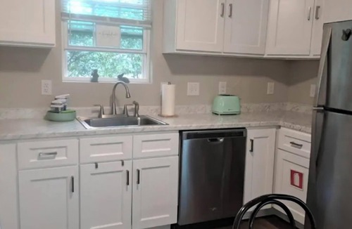 Durham House | 2bd Cottage, less than 2miles-DPAC, Duke, NCCU. Surprisingly close to everything