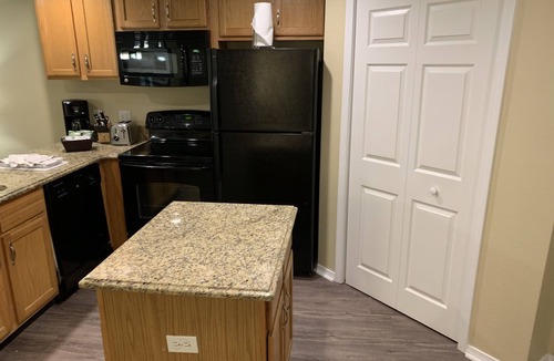 Table Rock Hotel | 2BD Deluxe/Branson - w/Pools, Barbecue, Gym!