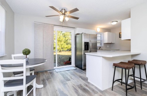 Urbandale Apartment | 2BD/Extended Stay/Washer&Dryer/Work Station