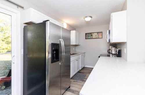 Urbandale Apartment | 2BD/Extended Stay/Washer&Dryer/Work Station