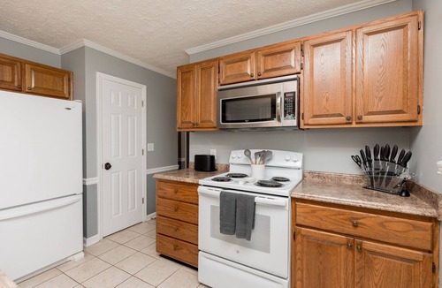 Warner Robins House | 2BD Fenced | Pet Friendly | Comfy Stay