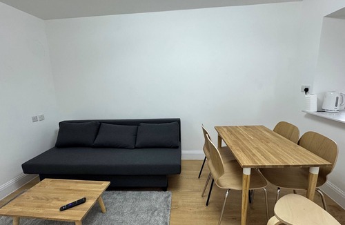 Custom House Apartment | 2BD Flat Perfect for Remote Workers, ExCel London