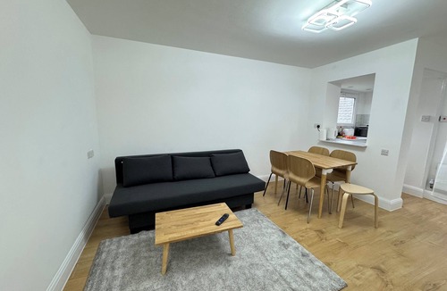 Custom House Apartment | 2BD Flat Perfect for Remote Workers, ExCel London