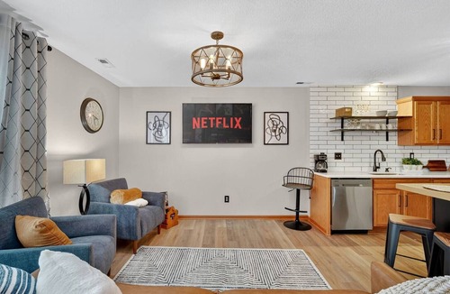 Ankeny Apartment | 2BD-Fun Retreat/Board Games & Work Area