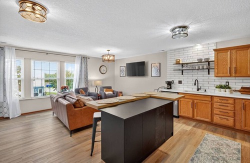 Ankeny Apartment | 2BD-Fun Retreat/Board Games & Work Area