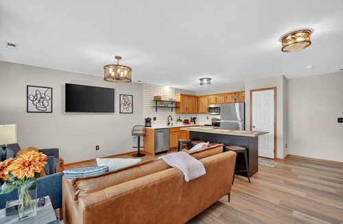 Ankeny Apartment | 2BD-Fun Retreat/Board Games & Work Area