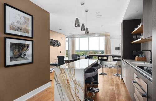 Rainey Street Historic District Apartment | 2BD Luxury Condo | Water Views | Pool | Rainey St