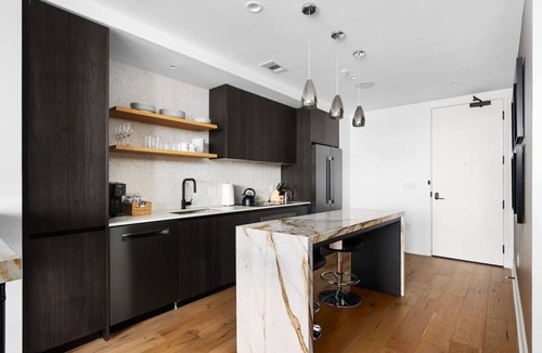 Rainey Street Historic District Apartment | 2BD Luxury Condo | Water Views | Pool | Rainey St