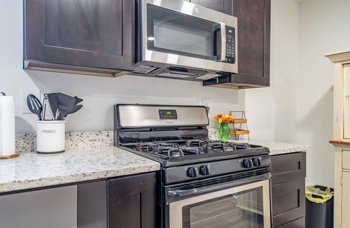 Austell Apartment | 2BD Oasis Near Battery & SixFlags in Austell