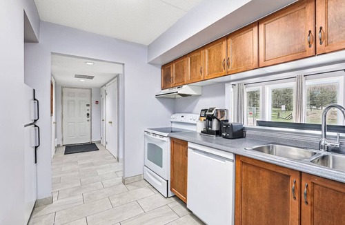 The Blue Mountains Apartment | 2BDR Condo Steps to Blue Mountain Village - 101 Cachet Crossing