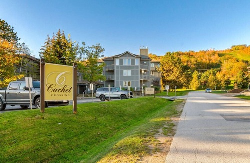 The Blue Mountains Apartment | 2BDR Condo Steps to Blue Mountain Village - 101 Cachet Crossing