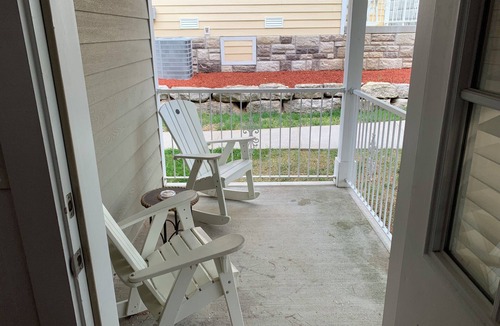 Branson Cottage | 2BDR Cottage sleeps 6 at Stormy Point Village.