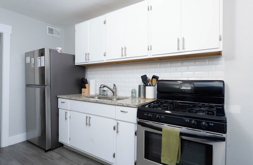 Central City Apartment | 2BDR+Extd Stay Discounts+Central+RemoteWork