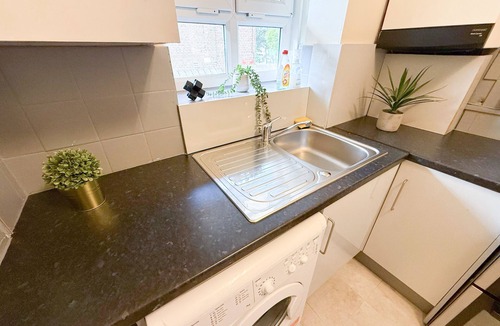 White City Apartment | 2BDR flat w. Balcony | Hammersmith, Shepherds Bush
