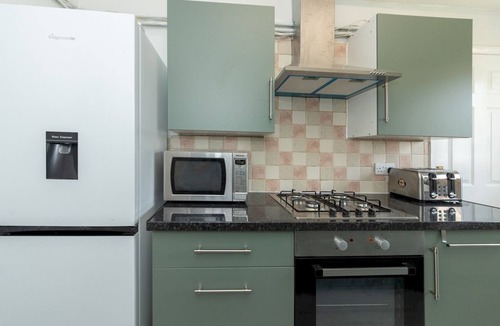 Winnersh Apartment | 2BDR Peaceful Ground Floor Apartment Free Parking - Pass the Keys
