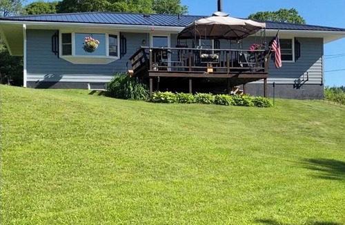 East Burke Apartment | 2bdrm East Burke Apt *Great Location*