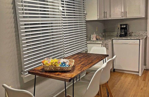 Lower East Side House | 2bed 1.5bath House, Lower Eastside, King Bed, Fire Pit, Sleeps 6