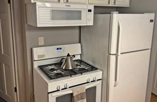 Lower East Side House | 2bed 1.5bath House, Lower Eastside, King Bed, Fire Pit, Sleeps 6