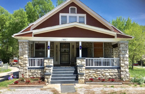 Independence House | 2Bed/1Bath ~ First Floor House, 7 min. Downtown
