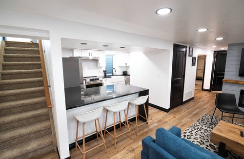 West Westminster Apartment | 2Bed/1Bath Guest suite 20min from Boulder/Denver