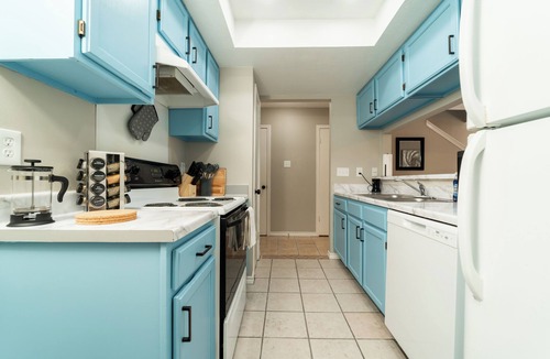 Tanglewood Forest House | 2bed/2.5 bath, Ensuites each room, Near Hiking, Private Yard, Pet friendly!