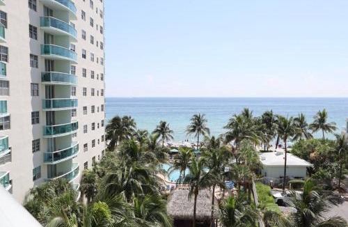 Hollywood South Central Beach House | 2Bed/2Bath, 4QueenBeds & OceanView at Tides