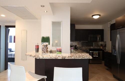 Hollywood South Central Beach House | 2Bed/2Bath, 4QueenBeds & OceanView at Tides