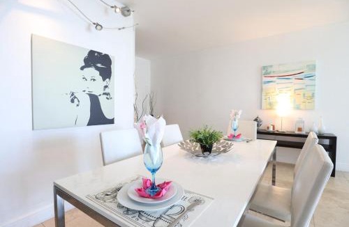 Hollywood South Central Beach House | 2Bed/2Bath, 4QueenBeds & OceanView at Tides