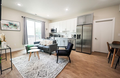 Mantua Apartment | 2Bed/2Bath King Bed+Central+W/D+WIFI