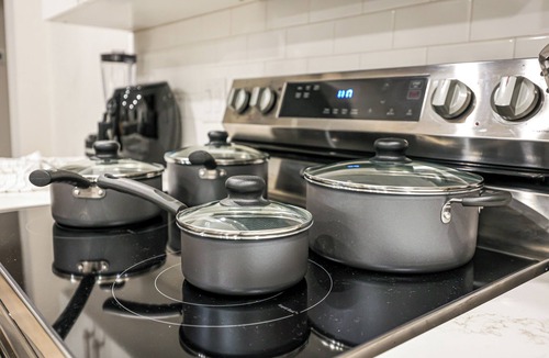 Mantua Apartment | 2Bed/2Bath King Bed+Central+W/D+WIFI