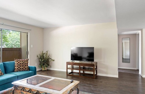 South Main Apartment | 2Bed/2Bath MedCtr & NRG Apt! W/D and Parking!