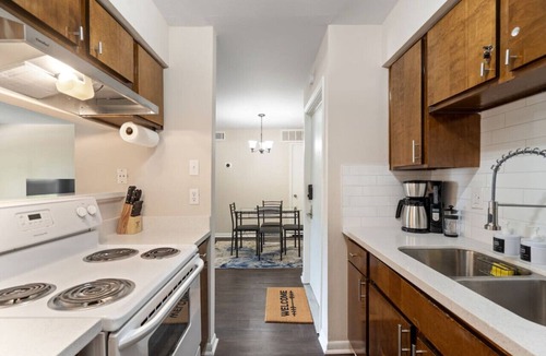 South Main Apartment | 2Bed/2Bath MedCtr & NRG Apt! W/D and Parking!