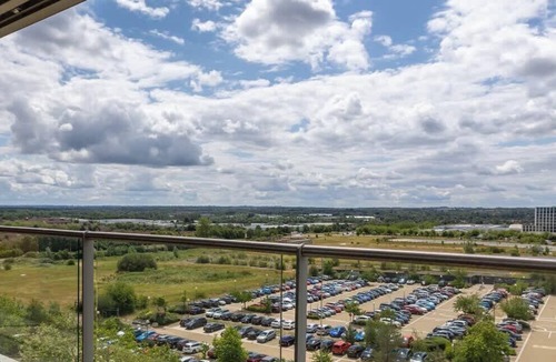 Central Milton Keynes Apartment | 2Bed | 2Bath | Parking | Walk to Xscape & CentreMK