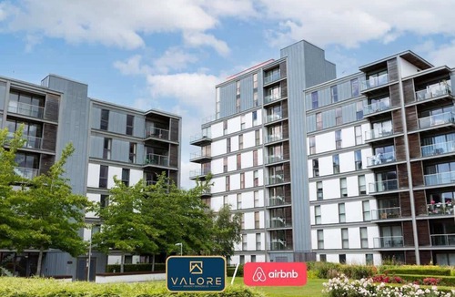 Central Milton Keynes Apartment | 2Bed | 2Bath | Parking | Walk to Xscape & CentreMK