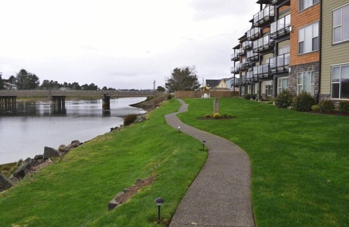 Seaside Condo | 2Bed/2Bath Upscale, River Front Condos. Close to Beach & Convention Ctr