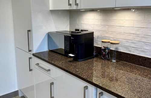 Canonbury Apartment | 2bed Apartment-sleeps 4, Pets Ok & Balcony