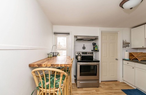 Winooski Apartment | 2Bed Apt 5mins to i89, parking, close to dwntwn!